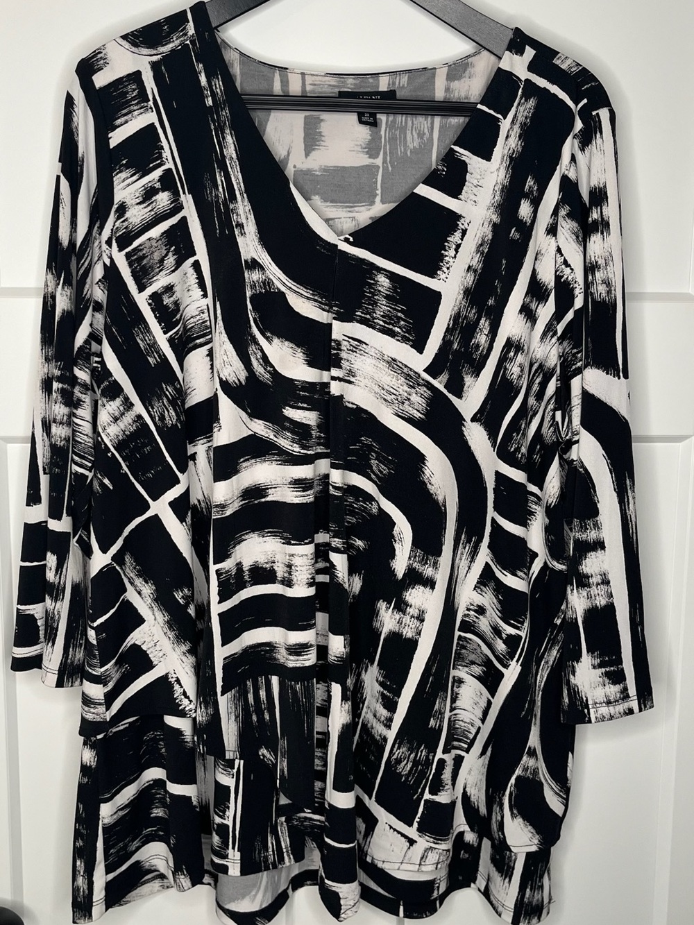 Alfani Black & White Abstract V-Neck Top Plus Size 3X
